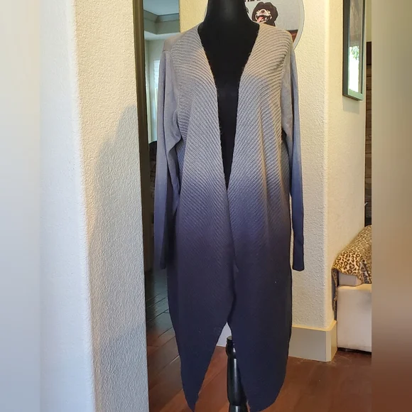 Gray and black ombre cardigan - Picture 3 of 12